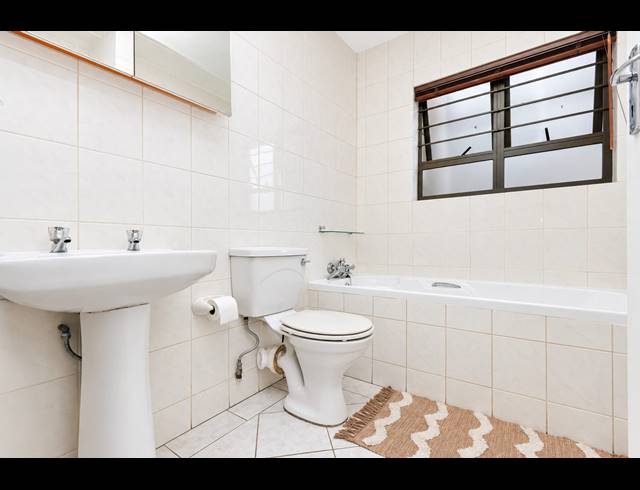 2 BEDROOM APARTMENT FOR SALE IN GLENVISTA
